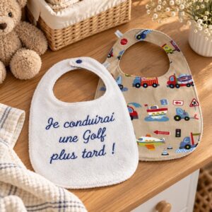 Bavoir pression personnalisé avec texte brodé et tissu imprimé